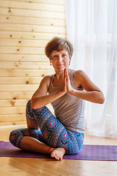 Kafkas kadın pratik yoga stüdyosu