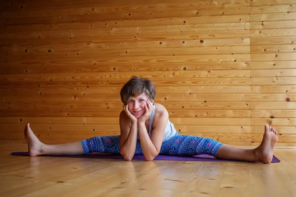 Kafkas kadın pratik yoga stüdyosu