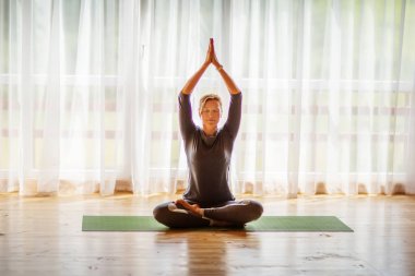 Kafkas kadın pratik yoga stüdyosu
