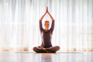 Kafkas kadın pratik yoga stüdyosu