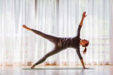 Kafkas kadın pratik yoga stüdyosu