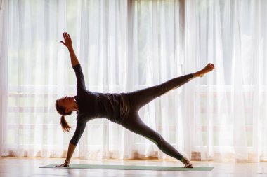 Kafkas kadın pratik yoga stüdyosu