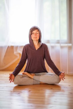 Kafkas kadın pratik yoga stüdyosu