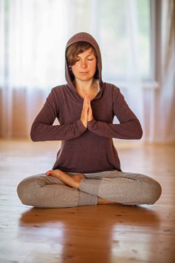 Kafkas kadın pratik yoga stüdyosu