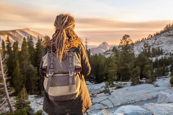 Hiker Woman Visit Yosemite National Park California — Stock Photo, Image