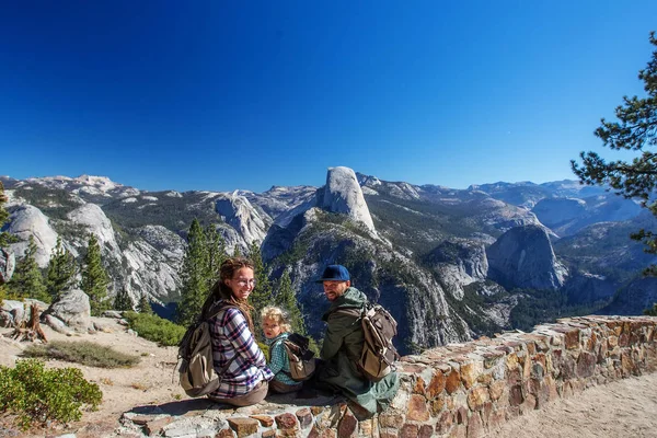 Happy Family Visit Yosemite National Park California — Stock Photo, Image