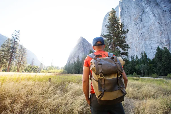 Wandelaar Bezoek Yosemite Nationaalpark Californië — Stockfoto