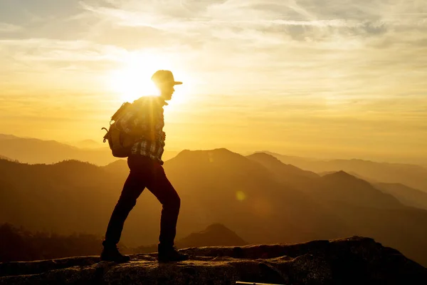 Hiker Uppfyller Solnedgången Moro Rock Sequoia National Park Kalifornien Usa — Stockfoto