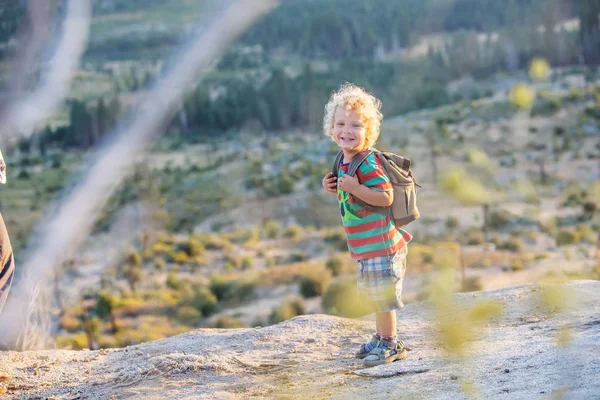 Tramp Batole Chlapce Navštívit Yosemitský Národní Park Kalifornii — Stock fotografie