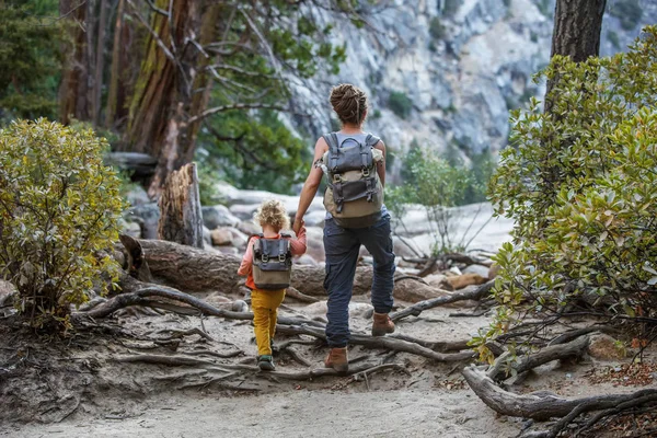 Anne Oğlu Ile Ziyaret California Daki Yosemite Milli Parkı — Stok fotoğraf