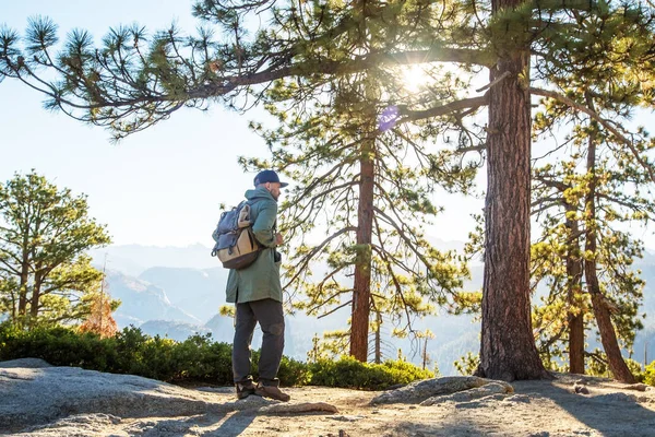 Turista Navštívit Yosemitský Národní Park Kalifornii — Stock fotografie