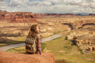 Kadın Amerika'ya Colorado Nehri gözlem güverte üzerinde geçecek.