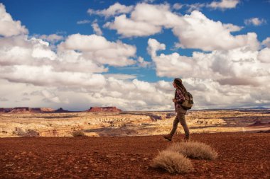 Kadın Amerika'ya Colorado Nehri gözlem güverte üzerinde geçecek.