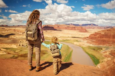 Anne ve oğlu seyahatlerinizde Amerika'ya Colorado Nehri gözlem güverte