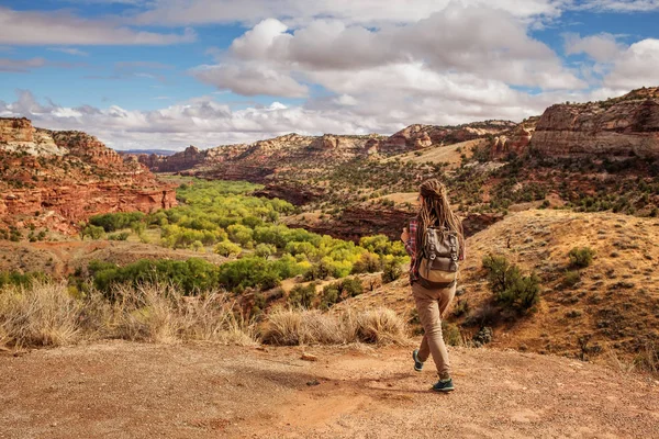 Menina Viaja Para América Outono — Fotografia de Stock