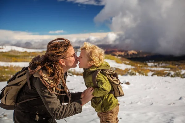 Mother Her Little Boy Snowy Mountains — Stock Photo, Image