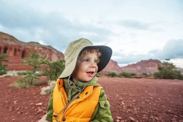 Boy Hiking Capitol Reef National Park Utah Usa — Stok Foto