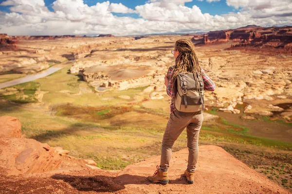 Mulher Viaja Para América Convés Observação Rio Colorado — Fotografia de Stock