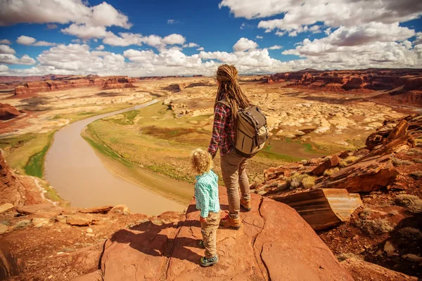 Mãe Filho Viaja Para América Convés Observação Rio Colorado — Fotografia de Stock