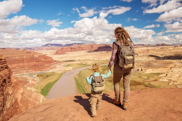 Mãe Filho Viaja Para América Convés Observação Rio Colorado — Fotografia de Stock