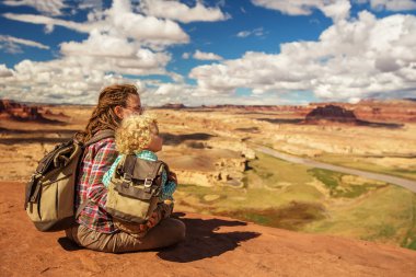 Anne ve oğlu seyahatlerinizde Amerika'ya Colorado Nehri gözlem güverte