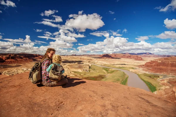 Mor Och Son Resor Till Amerika Coloradofloden Observationsdäck — Stockfoto