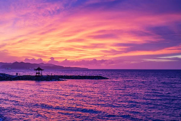 Bellissimo tramonto sul mare — Foto Stock