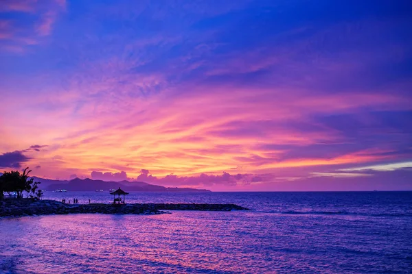 Bellissimo tramonto sul mare — Foto Stock