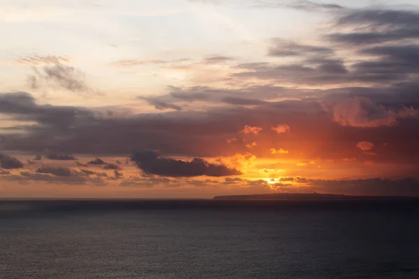 Schöner Sonnenuntergang am Meer — Stockfoto