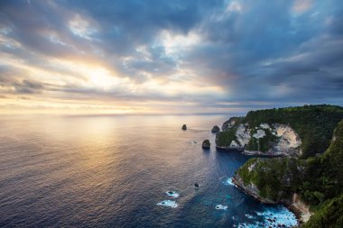 Denizde güzel bir gün batımı