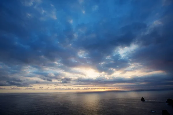 Hermoso atardecer en el mar — Foto de Stock