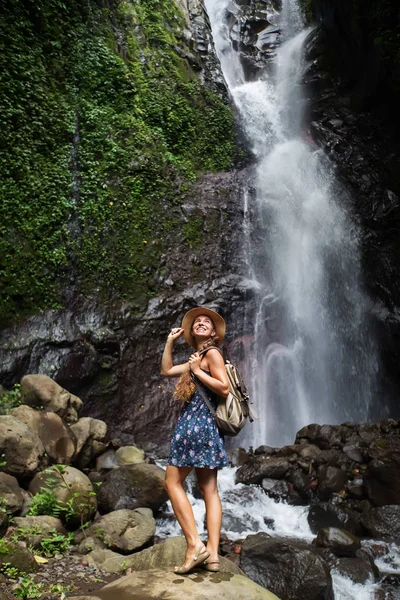 Woman near waterfal on Bali, Indonesia  — ஸ்டாக் புகைப்படம்