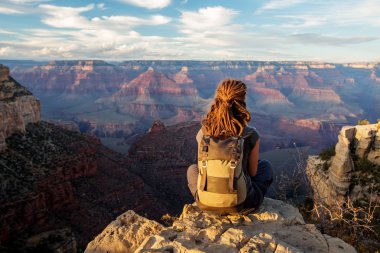 Bir uzun yürüyüşe çıkan kimse Büyük Kanyon Milli Parkı, Güney Rim, Arizona, U '