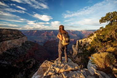 Bir uzun yürüyüşe çıkan kimse Büyük Kanyon Milli Parkı, Güney Rim, Arizona, U '