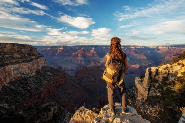 Bir uzun yürüyüşe çıkan kimse Büyük Kanyon Milli Parkı, Güney Rim, Arizona, U '