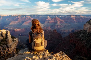 Bir uzun yürüyüşe çıkan kimse Büyük Kanyon Milli Parkı, Güney Rim, Arizona, U '