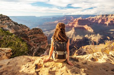 Bir uzun yürüyüşe çıkan kimse Büyük Kanyon Milli Parkı, Güney Rim, Arizona, U '