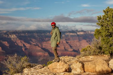 Bir uzun yürüyüşe çıkan kimse Büyük Kanyon Milli Parkı, Güney Rim, Arizona, U '