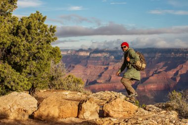 Bir uzun yürüyüşe çıkan kimse Büyük Kanyon Milli Parkı, Güney Rim, Arizona, U '