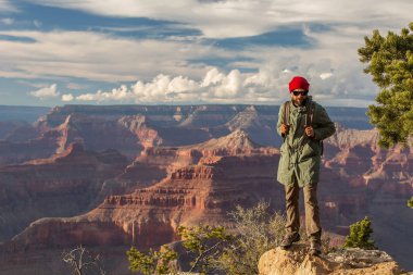 Bir uzun yürüyüşe çıkan kimse Büyük Kanyon Milli Parkı, Güney Rim, Arizona, U '