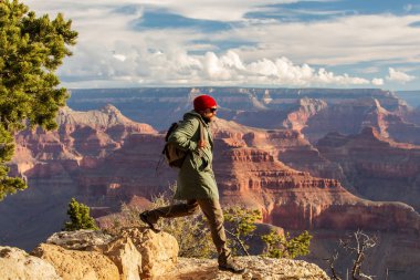 Bir uzun yürüyüşe çıkan kimse Büyük Kanyon Milli Parkı, Güney Rim, Arizona, U '