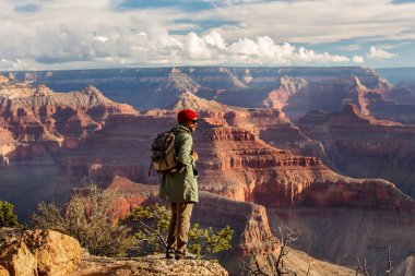 Bir uzun yürüyüşe çıkan kimse Büyük Kanyon Milli Parkı, Güney Rim, Arizona, U '