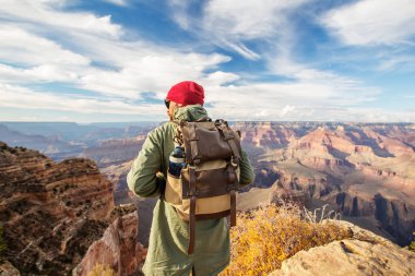 Bir uzun yürüyüşe çıkan kimse Büyük Kanyon Milli Parkı, Güney Rim, Arizona, U '