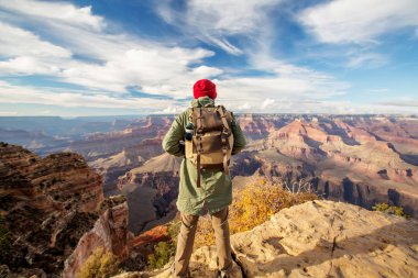 Bir uzun yürüyüşe çıkan kimse Büyük Kanyon Milli Parkı, Güney Rim, Arizona, U '