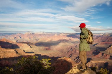 Bir uzun yürüyüşe çıkan kimse Büyük Kanyon Milli Parkı, Güney Rim, Arizona, U '