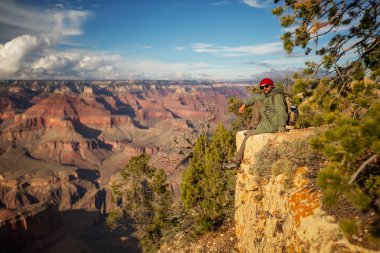 Bir uzun yürüyüşe çıkan kimse Büyük Kanyon Milli Parkı, Güney Rim, Arizona, U '