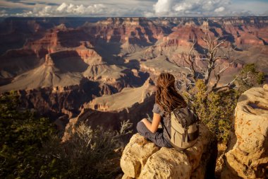 Bir uzun yürüyüşe çıkan kimse Büyük Kanyon Milli Parkı, Güney Rim, Arizona, U '