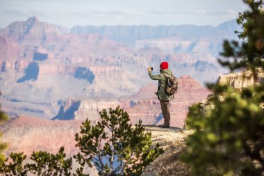 Bir uzun yürüyüşe çıkan kimse Büyük Kanyon Milli Parkı, Güney Rim, Arizona, U '