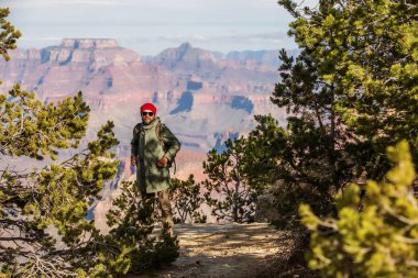 Bir uzun yürüyüşe çıkan kimse Büyük Kanyon Milli Parkı, Güney Rim, Arizona, U '