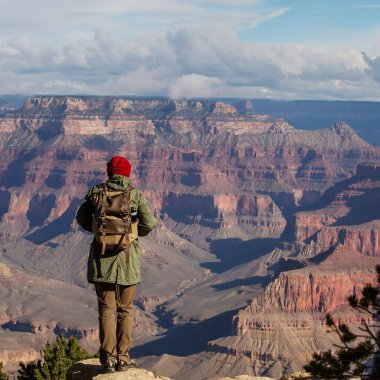 Bir uzun yürüyüşe çıkan kimse Büyük Kanyon Milli Parkı, Güney Rim, Arizona, U '